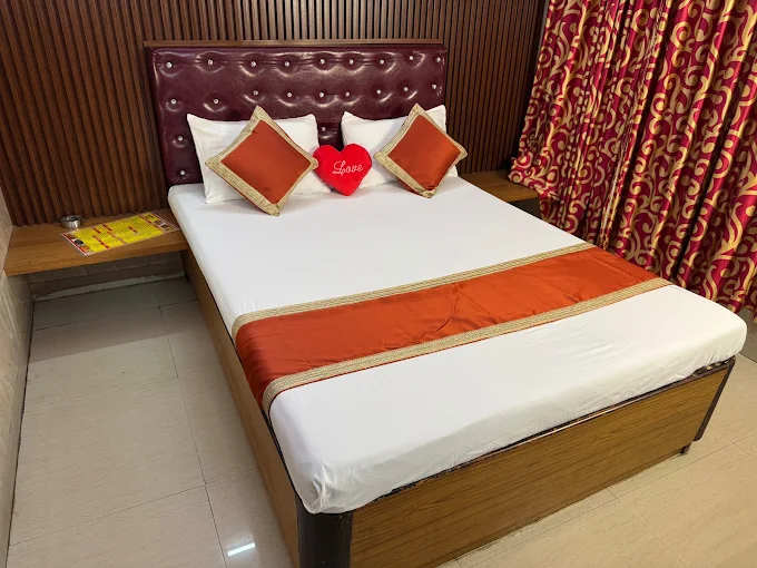 Guest room with wood details and decorative headboard